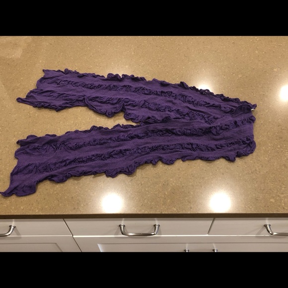 Soft and stretchy purple scarf. - Picture 2 of 4